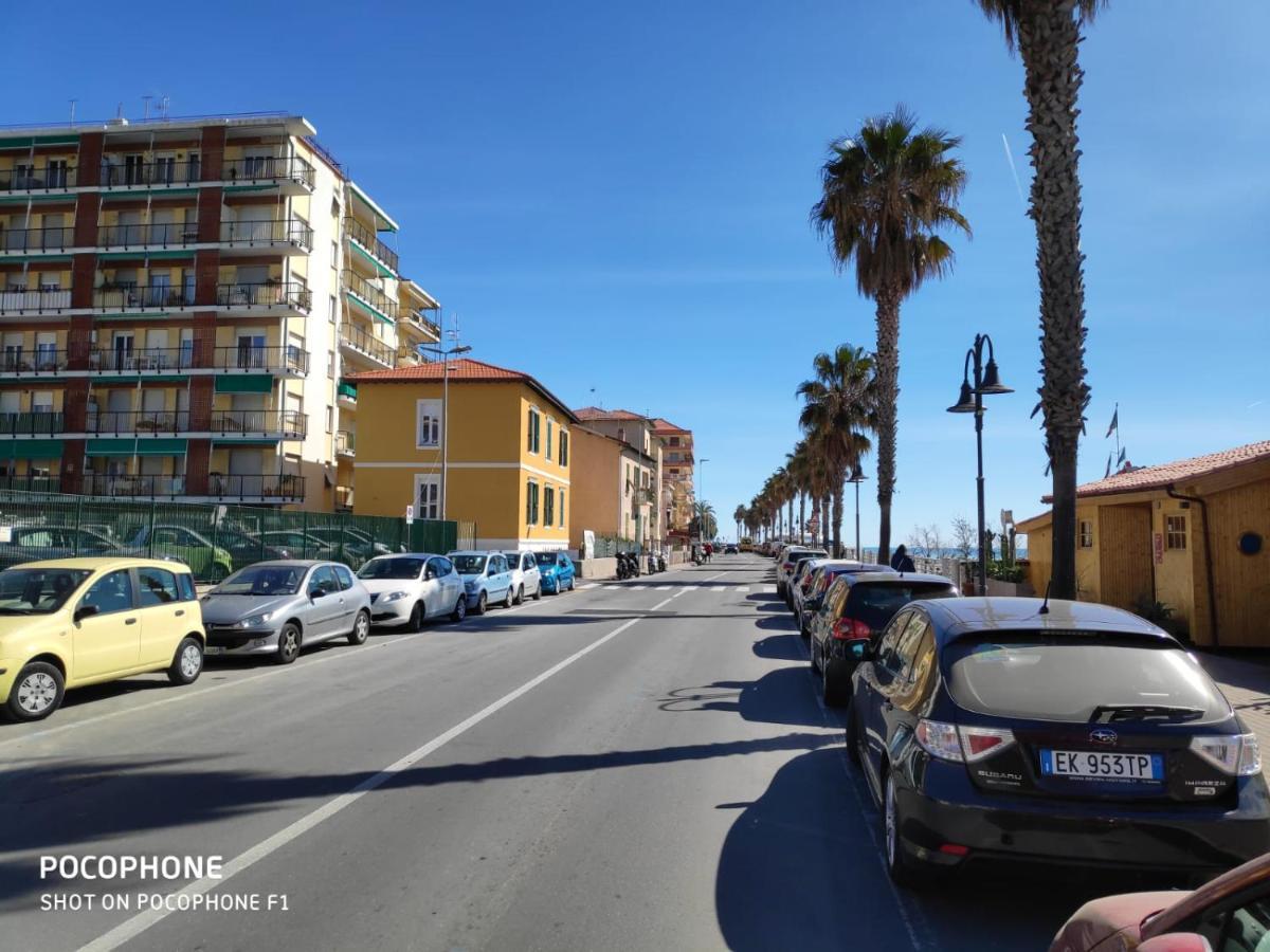 Tuffonelblu Apartment Ventimiglia Bagian luar foto