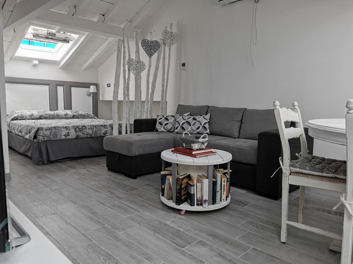 Tuffonelblu Apartment Ventimiglia Bagian luar foto