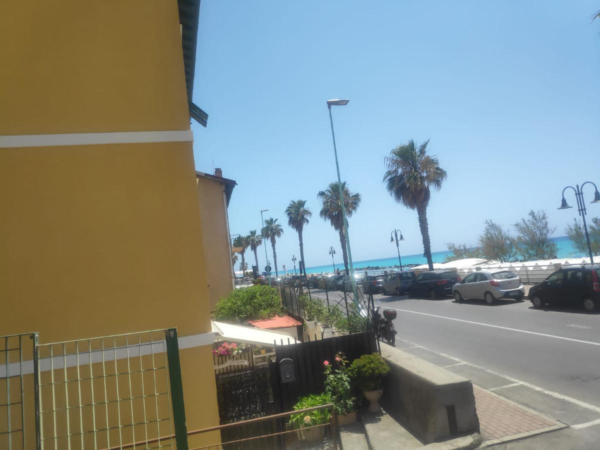 Tuffonelblu Apartment Ventimiglia Bagian luar foto